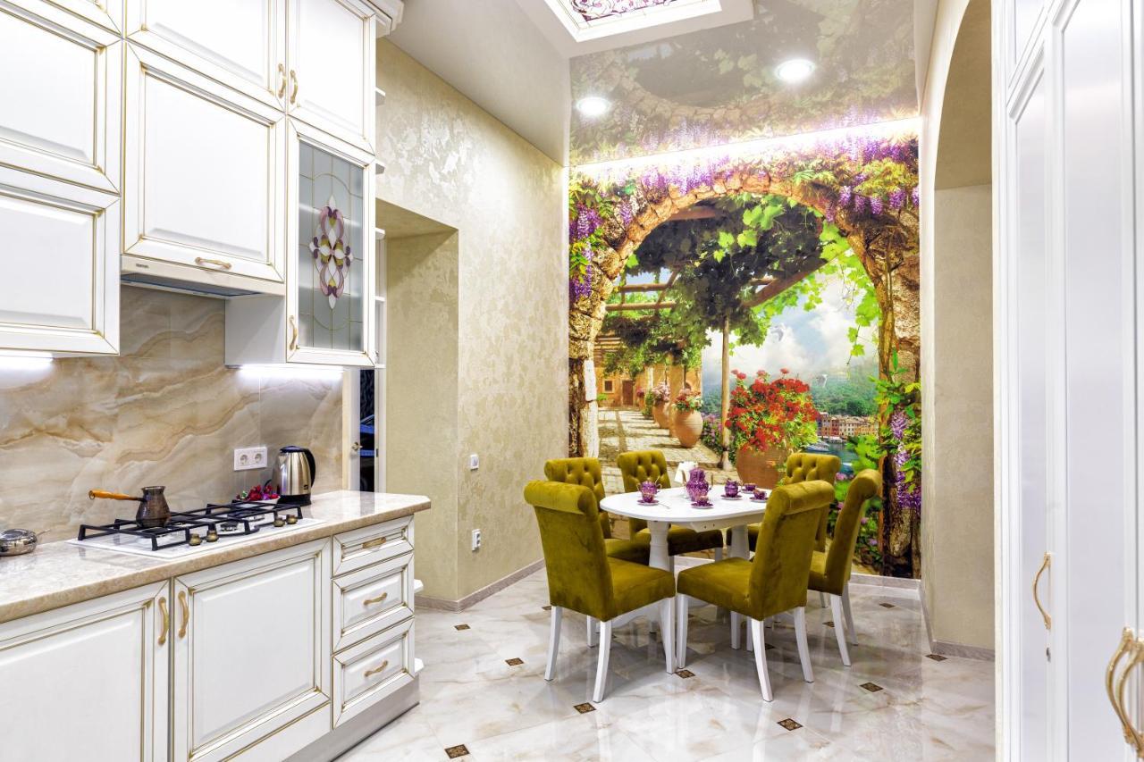 2 Bedroom Apartment Tykha Street City Center With Parking Place إلفيف المظهر الخارجي الصورة