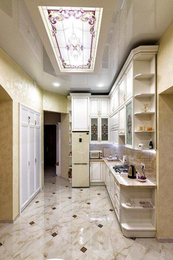 2 Bedroom Apartment Tykha Street City Center With Parking Place إلفيف المظهر الخارجي الصورة